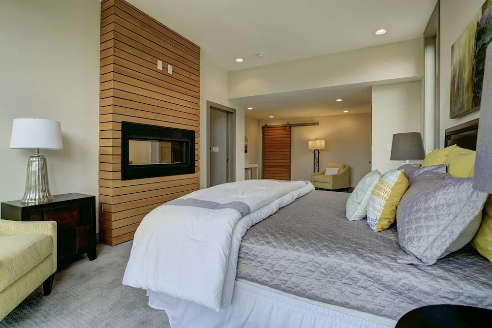 Heart of Denver Luxury Living 3 Bd 2.5 Ba