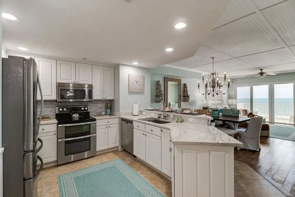 Elegant Oceanfront Pool Hot Tub at Sanibel Condos