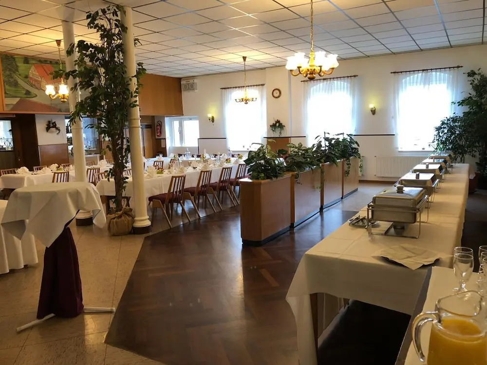 Hotel Orthwein -kostenfreie Parkplätze