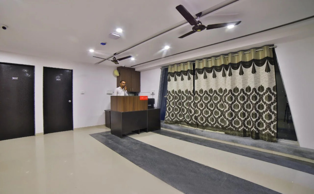 Hotel Blue Trio By OYO Rooms