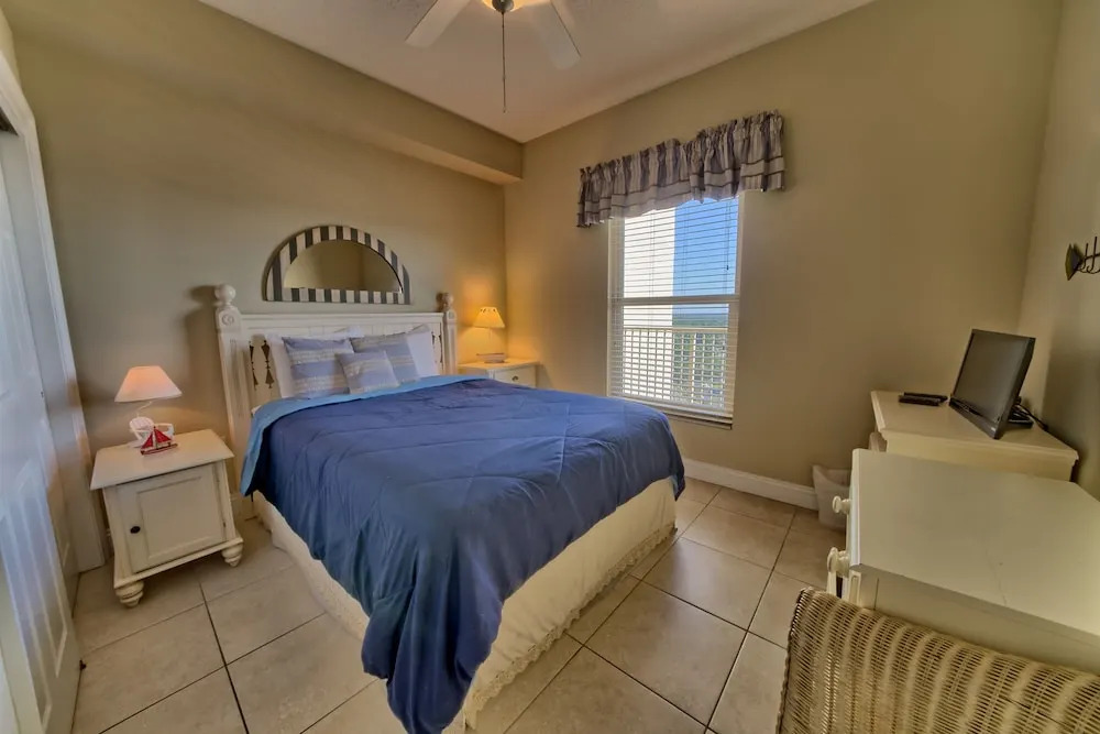 Wondrous Condo with Beach Access and Poolside Beach - Unit 2103 by RedAwning