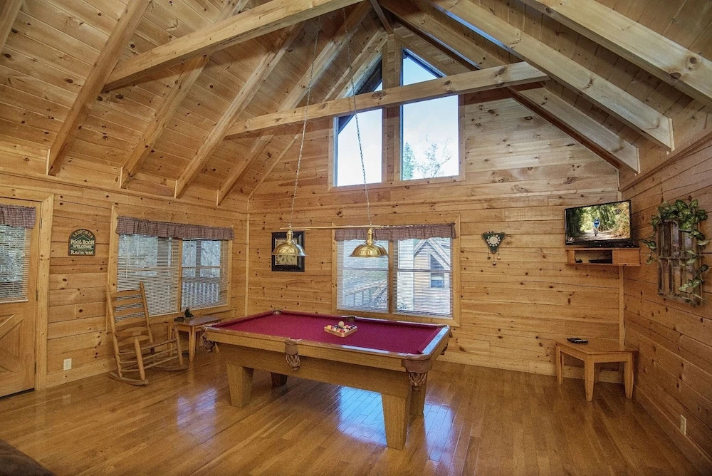 Er 226 - Locker's Mountain Hideaway Great Location - Close To Town! 2 Bedroom Cabin by RedAwning