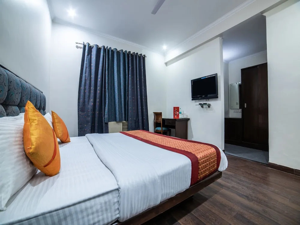 OYO 14545 Hotel Blueleaf