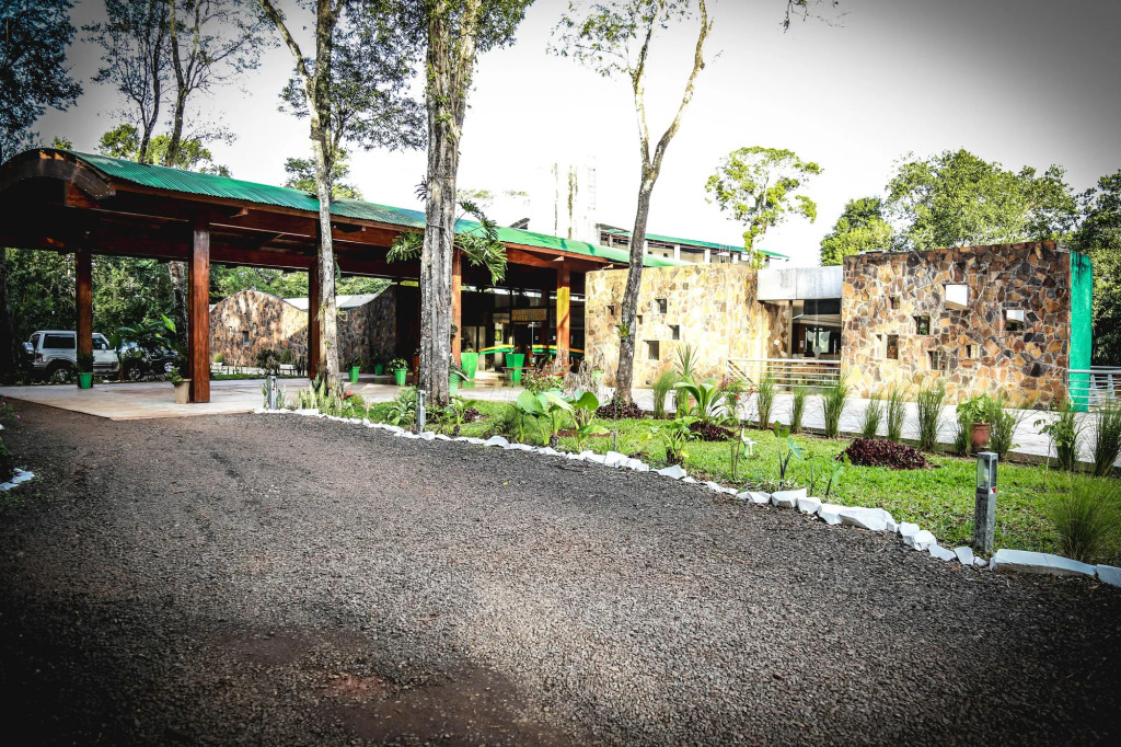 Rainforest Hotel & Cabañas