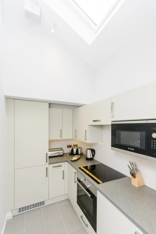 Flying Butler - Richmond Tersha Street Apartments