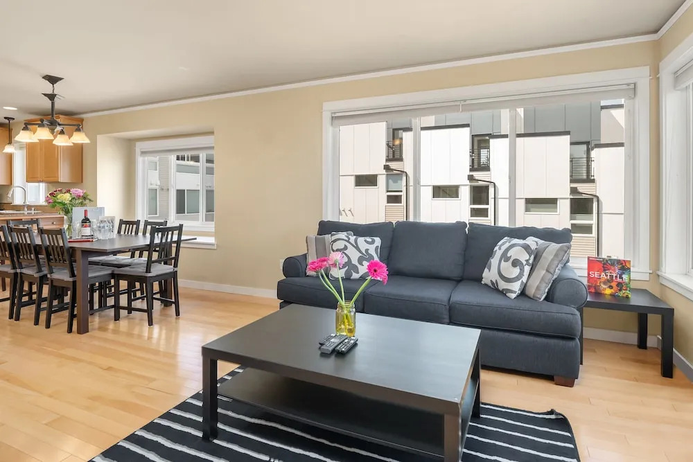 Seattle Vacation Home: Life's A Game