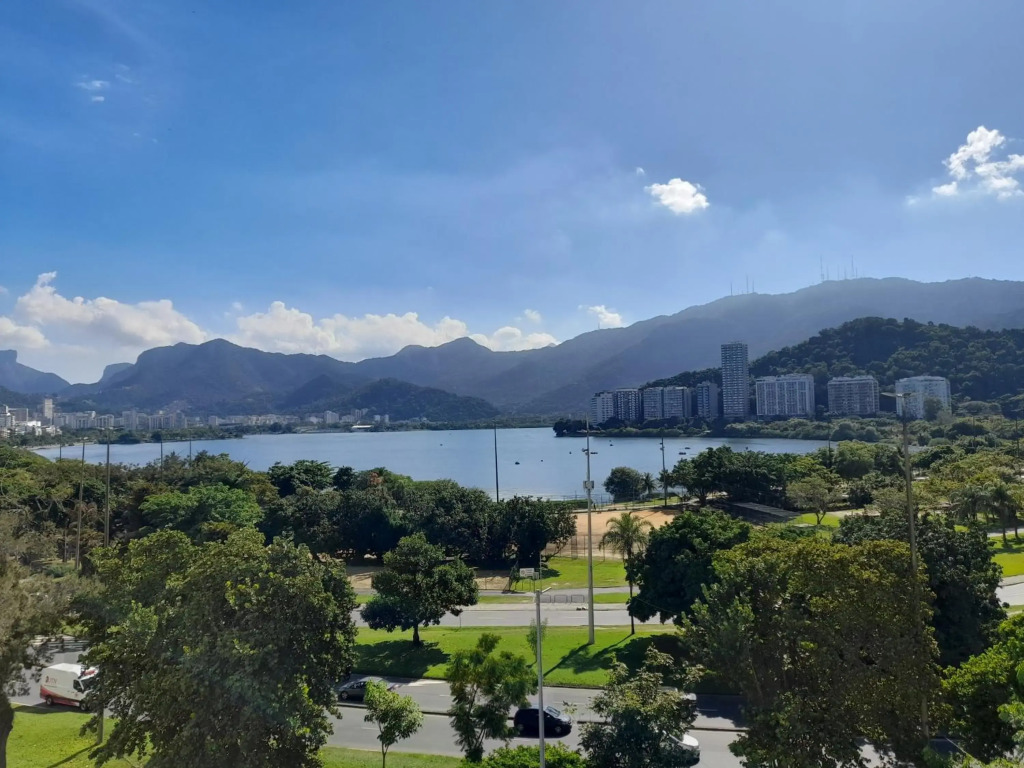Vista espetacular ! Lagoa a 2 quadras de Ipanema c/vaga .