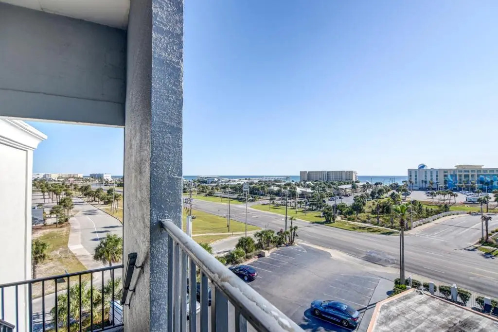 Emerald Coast Inn & Suites