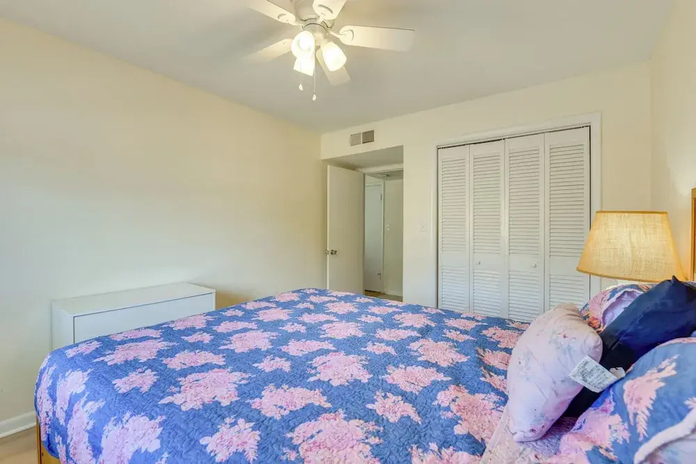 Bright Miramar Beach Condo - Walk to Beach!