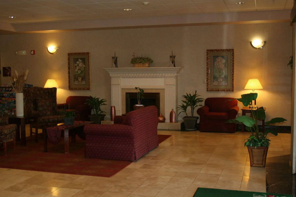 Evergreen Inn & Suites