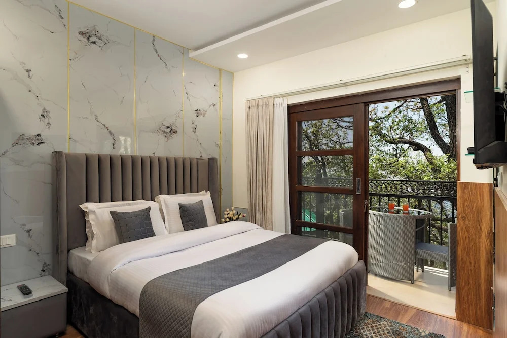 Regenta Place Dalhousie Just 500 Meters Walkable from Mall Road