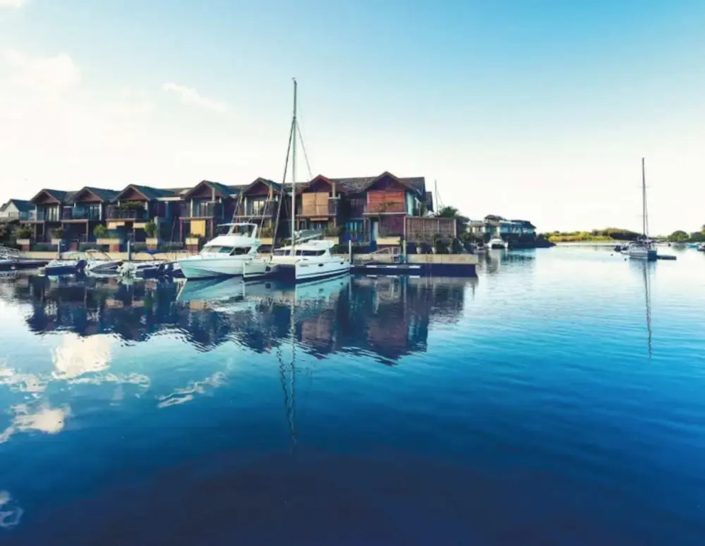 Immaculate Two Beds Luxury Marina Apartment