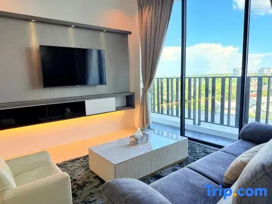 Jeff & Ricky Homestay@156 Tropic City View Condo