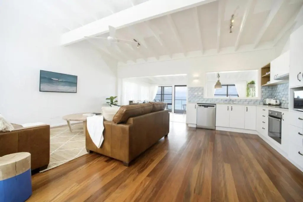 Fuller Holidays - Jane's on Wategos Villa 1, 37 Marine Parade - 3 Bed Villa