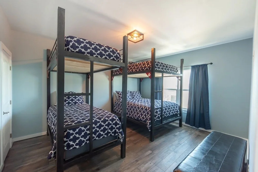 Big Blue - 4 Br Home