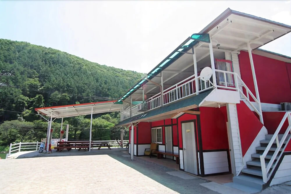 Cheongpyeong Redfox Pension