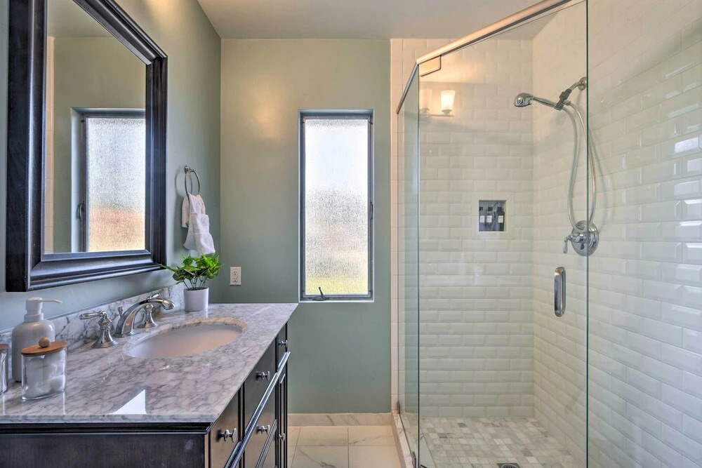Los Angeles Suite w/ Covered Patio Area!