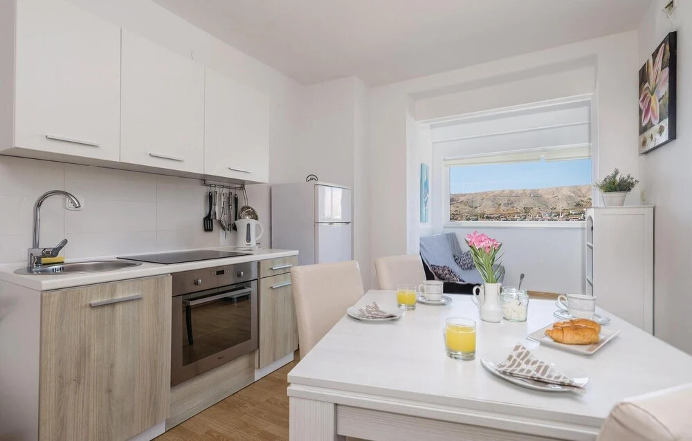 Beautiful Home in Pag With Wifi and 6 Bedrooms