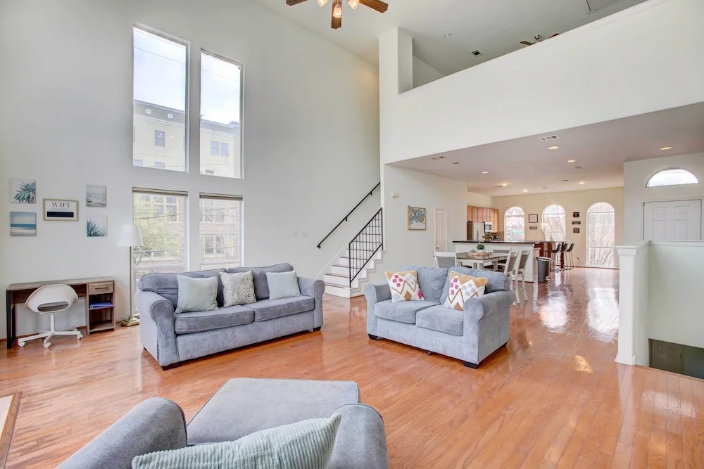 Downtown Houston Townhome w/ City Views!