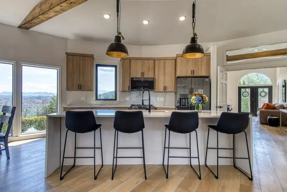 Mountain Valley Revival - Brand New Renovations, Close To Town, Panoramic Mountain Views!! 2 Bedroom Cabin by RedAwning