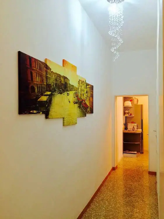 Romantic Venetian Court