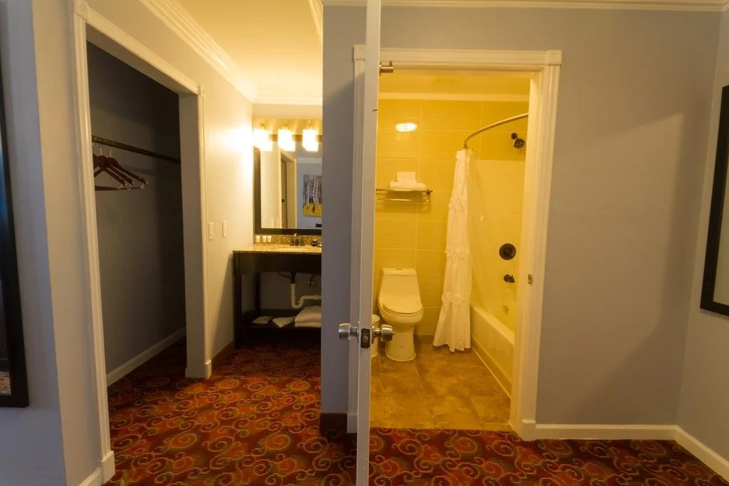 AMCO Hotel and Suites Austin