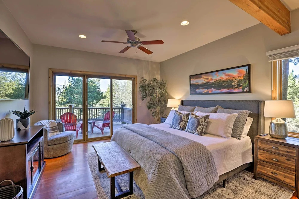Cabin w/ Game Room & Mtn Views in Silverthorne!