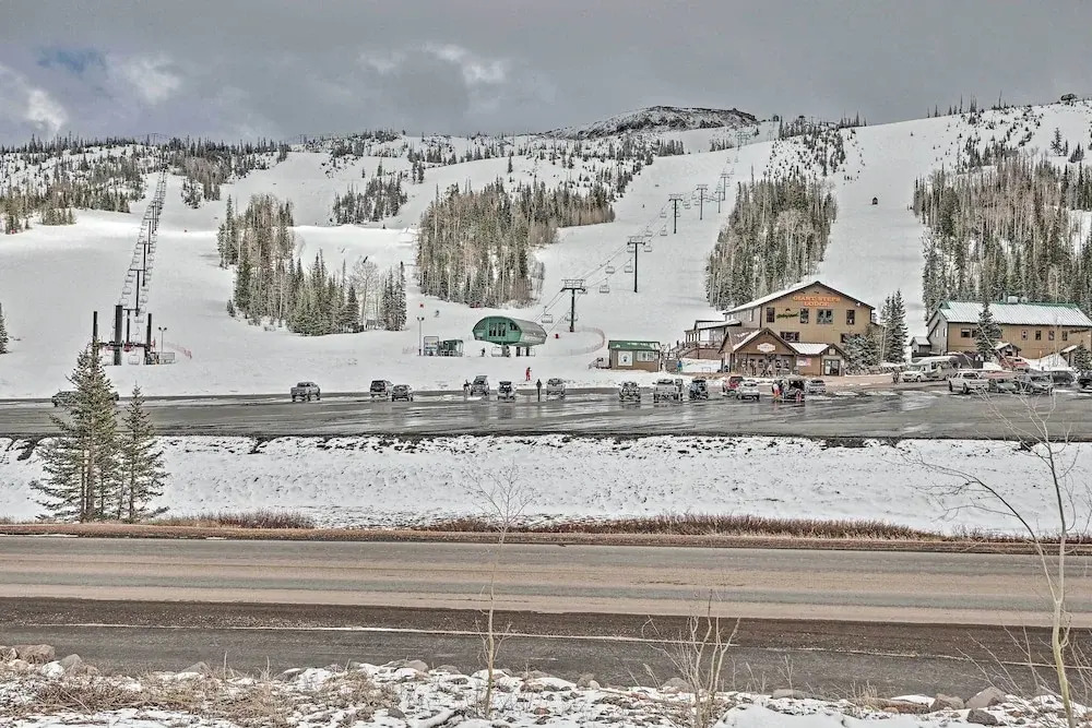 Luxe Brian Head Escape w/ Hot Tub & Mtn Views