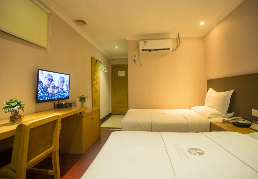 Yingshang Jinyi Hotel (Dade Road Branch)