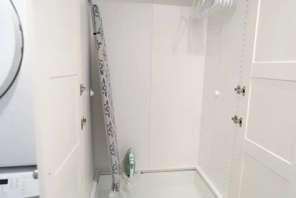 Updated 1BR House in Glendale With Private Fenced Yard p55