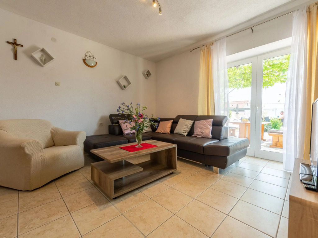 Holiday Home in Lisicic with Pool