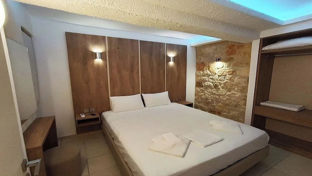 Elisa Luxury Suite in Nea Flogita