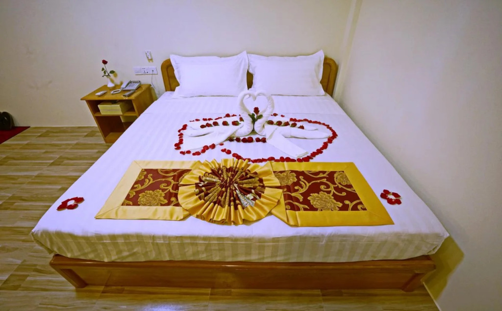 Moon Light Hotel