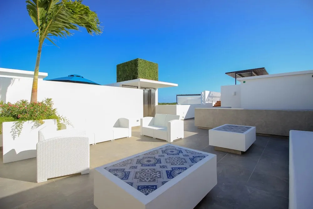 Laylie Tulum - Tropical 3 story condo with Rooftop