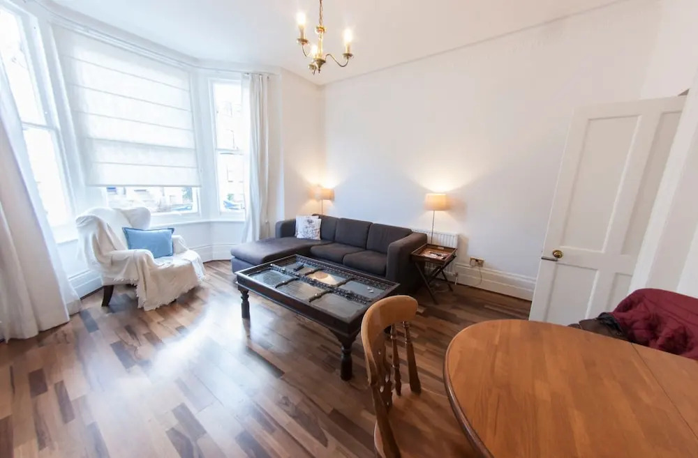 Newly Refurbished Victorian Style Flat for 2
