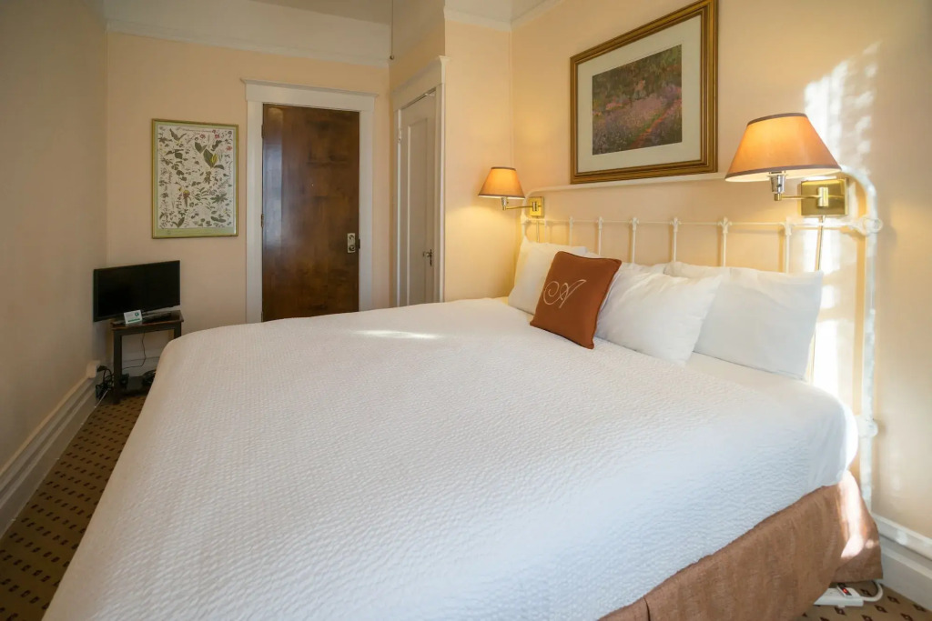 The Andrews Hotel