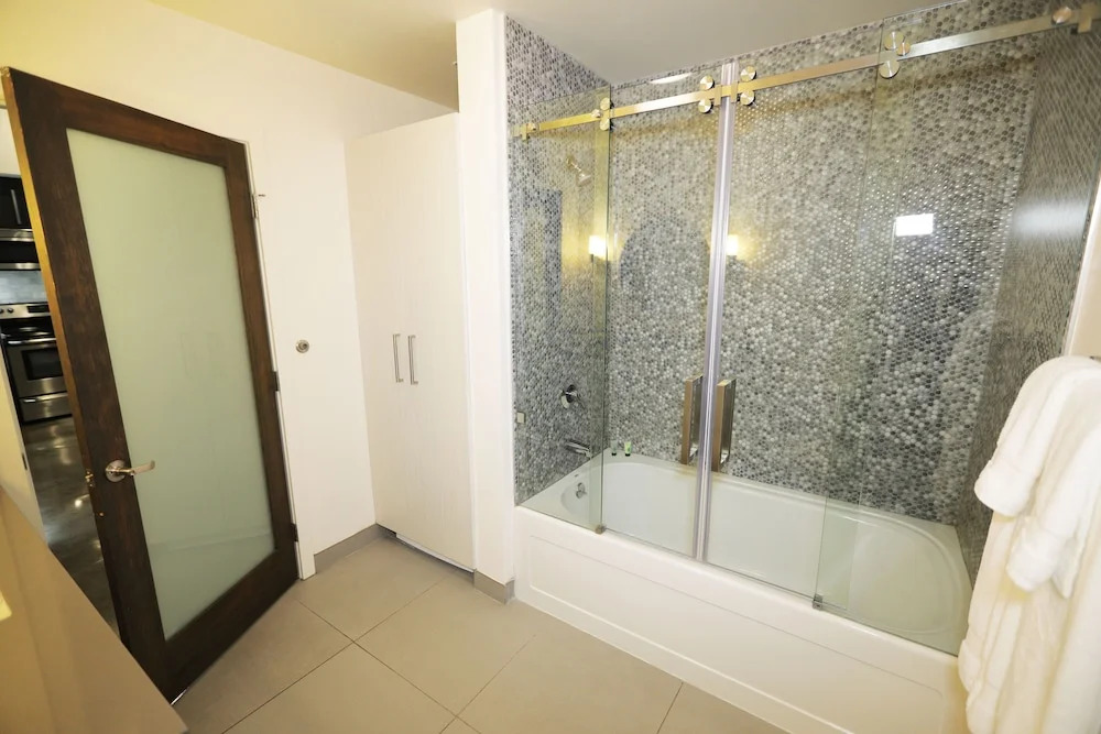 Downtown Lofty Suites