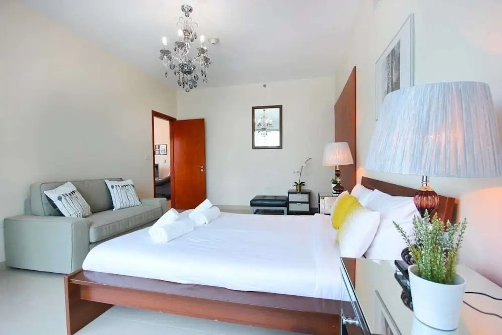Spacious Apartment in the Classic Park Towers