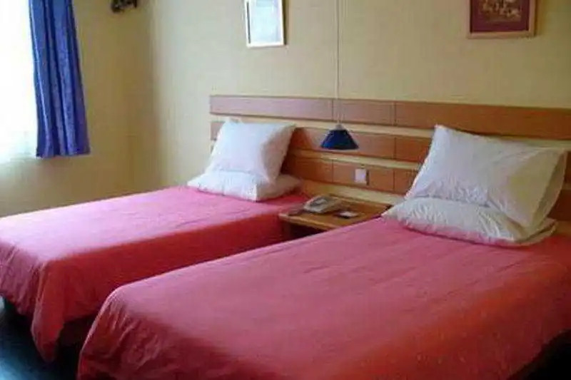 Hi Inn (Tianjin Hedong Sports Center Jintang Road)
