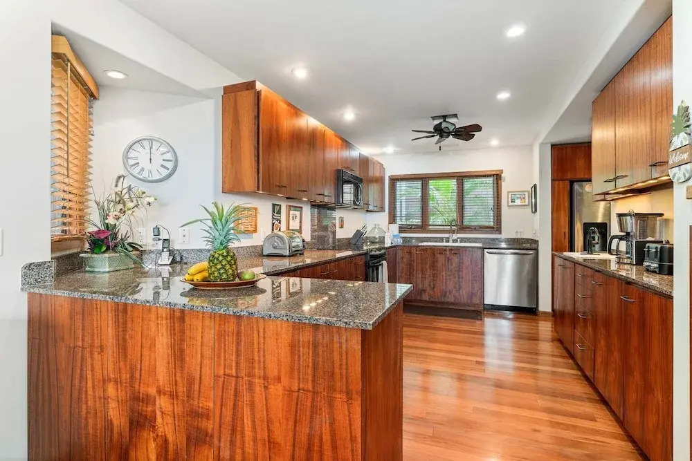 Air-conditioned Ocean Front Hawaii Townhome! - Sleeps 6 - Vrkcv