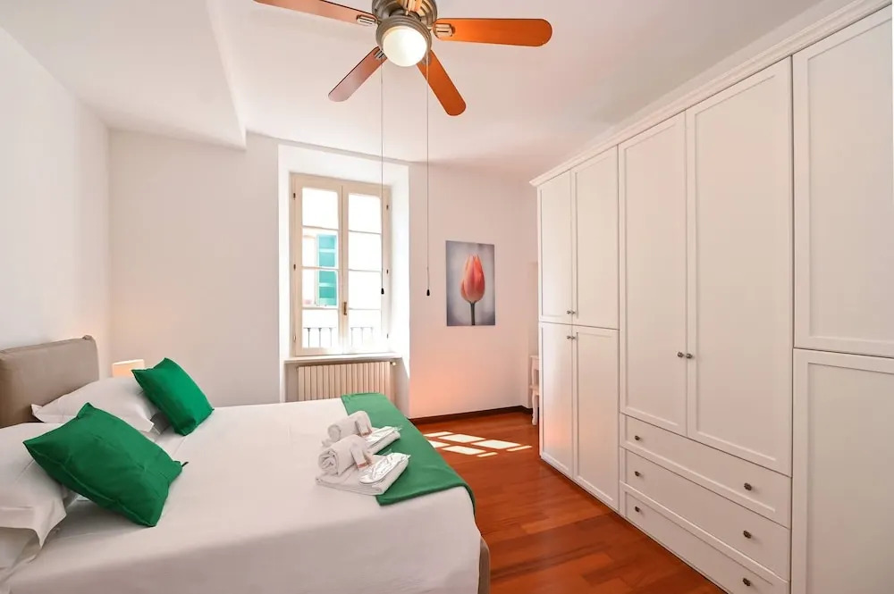 Central Lake View Apartment Crespi in Como