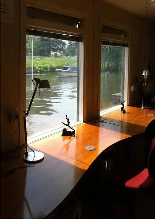 Houseboat Harmony