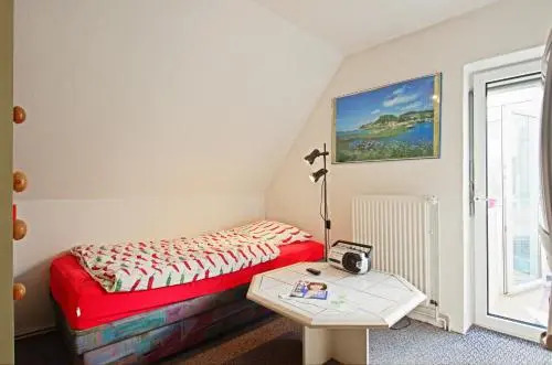 2 Single Rooms Fairground (5042)