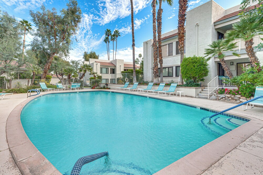 2 Mi to Dtwn Palm Springs! Modern Condo w/ Pool