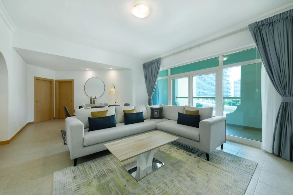 Maison Privee - Stylish Apt with Large Patio close to the Beach