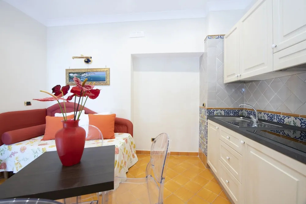 Amalfi Old Square room & apartments , 73 steps from the street