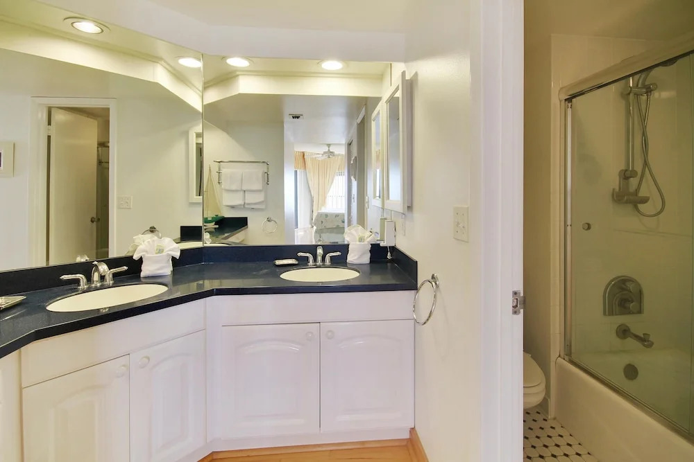 Land's End 303 Building 11 Beachfront With Private Balcony!