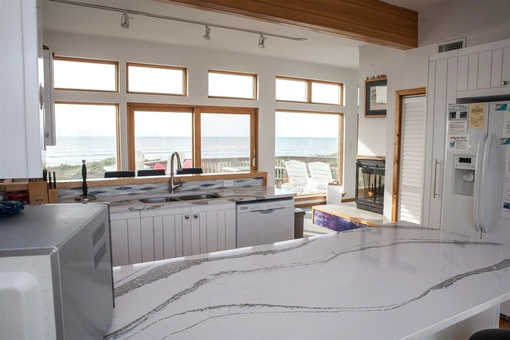 The Sunny Spot 4 Bedroom Cottage by RedAwning