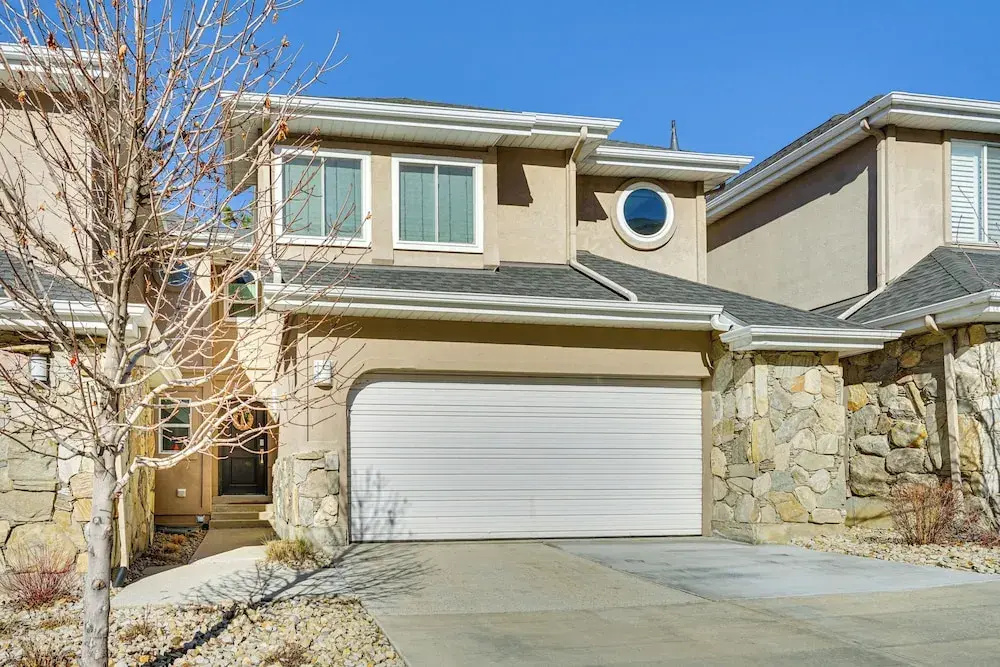 Modern Townhome w/ Hot Tub: 10 Mi to Snowbird!