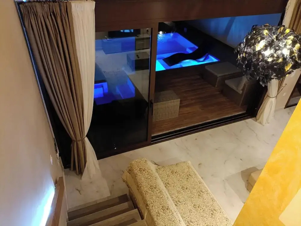 The Diamond of Kriaritsi private pools